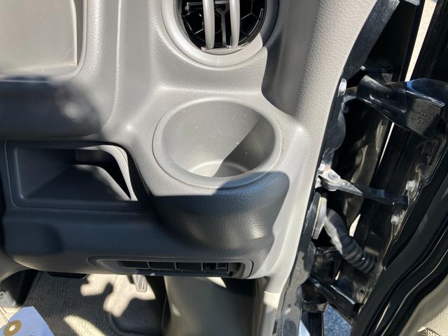 ドリンクホルダー(運転席)
