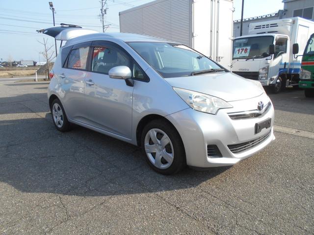 ラクティス Ｘ　ウェルキャブ　車いす仕様車スロープタイプ　タイプＩ　助手席側リアシート付　５人乗り　ＣＤオーディオ　キーレスエントリー　エアサス　電動格納ミラー（9枚目）