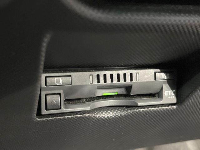 プレミアムＧ　４ＷＤ　純正ＳＤナビ　全周囲カメラ　フルセグ　ＤＶＤ再生　Ｂｌｕｅｔｏｏｔｈ　ＥＴＣ　ドライブレコーダー　レーダークルーズコントロール　シートヒーター　ＵＳＢ入力端子　純正１７インチホイール(6枚目)