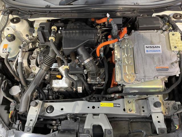 キックス Ｘ　ツートーンインテリアエディション　純正９型ナビ　アラウンドビューモニター　デジタルミラー　プロパイロット　ドライブレコーダー　禁煙車　ＥＴＣ　レザー調シート　シートヒーター　ＬＥＤヘッド　オートライト　ハイビームアシスト　インテリキー（18枚目）