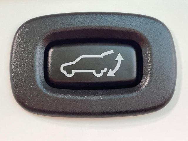 アウトランダーＰＨＥＶ Ｇ　４ＷＤ　ナビ　全周囲カメラ　Ｅアシスト　１００Ｖ電源　レーダークルーズ　禁煙車　電動リアゲート　ハーフレザーシート　パワーシート　シートヒーター　ドラレコ　コーナーセンサー　ＬＥＤヘッド　ＥＴＣ（7枚目）