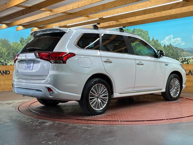 アウトランダーＰＨＥＶ Ｇ　４ＷＤ　ナビ　全周囲カメラ　Ｅアシスト　１００Ｖ電源　レーダークルーズ　禁煙車　電動リアゲート　ハーフレザーシート　パワーシート　シートヒーター　ドラレコ　コーナーセンサー　ＬＥＤヘッド　ＥＴＣ（17枚目）