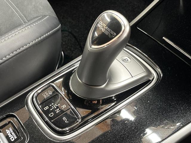 アウトランダーＰＨＥＶ Ｇ　４ＷＤ　ナビ　全周囲カメラ　Ｅアシスト　１００Ｖ電源　レーダークルーズ　禁煙車　電動リアゲート　ハーフレザーシート　パワーシート　シートヒーター　ドラレコ　コーナーセンサー　ＬＥＤヘッド　ＥＴＣ（66枚目）
