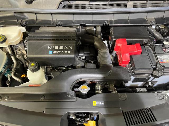 セレナ e-パワー ハイウェイスターV 純正12.3型ナビ 両側電動ドア 後席モニター 全周囲カメラ プロパイロット 衝突被害軽減システム コーナーセンサー スマートキー LEDヘッド ビルトインETC オートハイビーム オートライト(19枚目)