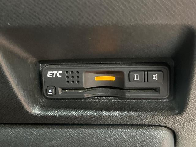 ステップワゴンスパーダ Ｚ　クールスピリット　４ＷＤ　両側電動スライド　９型純正ナビ　バックカメラ　禁煙車　ハーフレザーシート　スマートキー　ＨＩＤヘッド　ＥＴＣ　クルコン　オートライト　オートエアコン　１６インチＡＷ　Ｂｌｕｅｔｏｏｔｈ再生（6枚目）