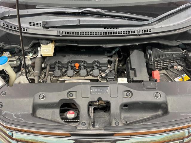 ステップワゴンスパーダ Ｚ　クールスピリット　４ＷＤ　両側電動スライド　９型純正ナビ　バックカメラ　禁煙車　ハーフレザーシート　スマートキー　ＨＩＤヘッド　ＥＴＣ　クルコン　オートライト　オートエアコン　１６インチＡＷ　Ｂｌｕｅｔｏｏｔｈ再生（18枚目）