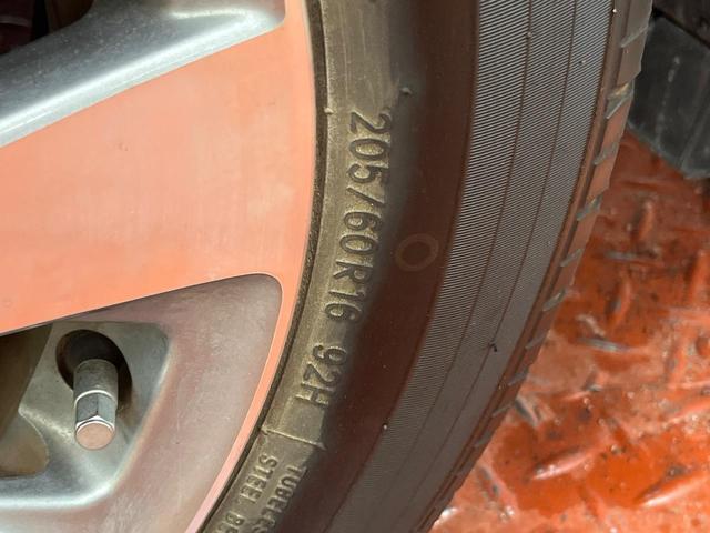 ステップワゴンスパーダ Ｚ　クールスピリット　４ＷＤ　両側電動スライド　９型純正ナビ　バックカメラ　禁煙車　ハーフレザーシート　スマートキー　ＨＩＤヘッド　ＥＴＣ　クルコン　オートライト　オートエアコン　１６インチＡＷ　Ｂｌｕｅｔｏｏｔｈ再生（31枚目）