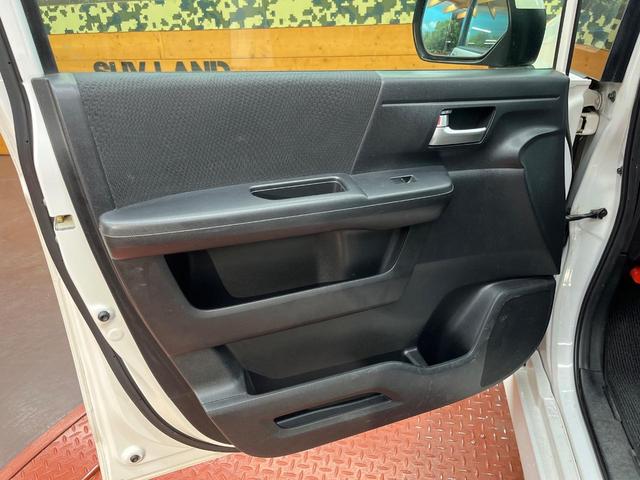 ステップワゴンスパーダ Ｚ　クールスピリット　４ＷＤ　両側電動スライド　９型純正ナビ　バックカメラ　禁煙車　ハーフレザーシート　スマートキー　ＨＩＤヘッド　ＥＴＣ　クルコン　オートライト　オートエアコン　１６インチＡＷ　Ｂｌｕｅｔｏｏｔｈ再生（43枚目）