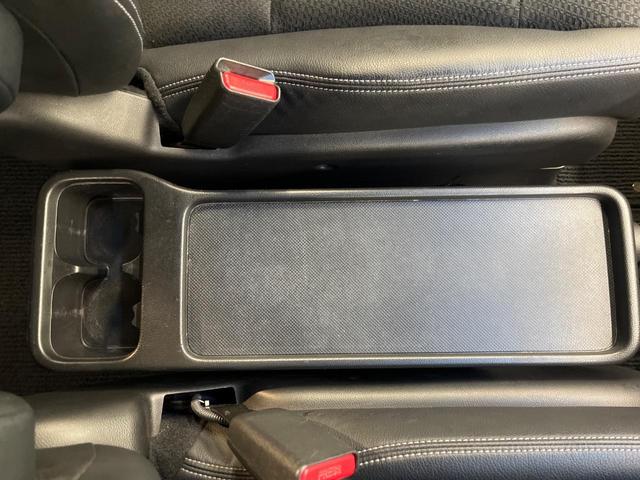 ステップワゴンスパーダ Ｚ　クールスピリット　４ＷＤ　両側電動スライド　９型純正ナビ　バックカメラ　禁煙車　ハーフレザーシート　スマートキー　ＨＩＤヘッド　ＥＴＣ　クルコン　オートライト　オートエアコン　１６インチＡＷ　Ｂｌｕｅｔｏｏｔｈ再生（47枚目）