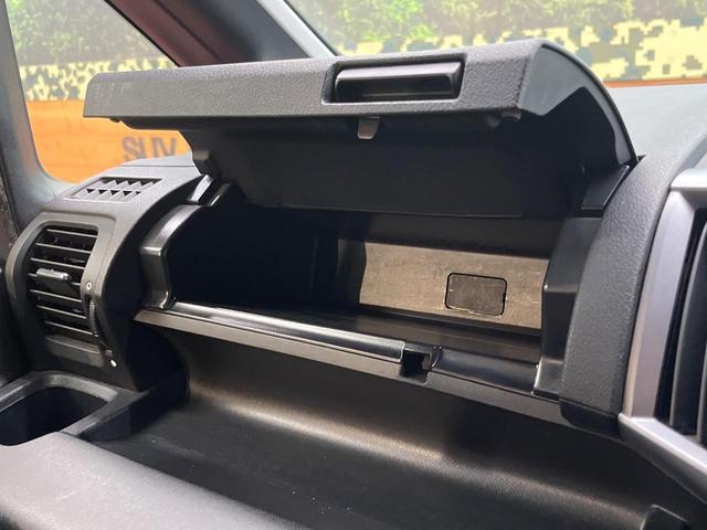 ステップワゴンスパーダ Ｚ　クールスピリット　４ＷＤ　両側電動スライド　９型純正ナビ　バックカメラ　禁煙車　ハーフレザーシート　スマートキー　ＨＩＤヘッド　ＥＴＣ　クルコン　オートライト　オートエアコン　１６インチＡＷ　Ｂｌｕｅｔｏｏｔｈ再生（49枚目）