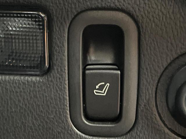 フォレスター ２．０ＸＴ　アイサイト　４ＷＤ　バックカメラ　アイサイト　レーダークルーズ　禁煙車　ハーフレザーシート　シートヒーター　パワーシート　コーナーセンサー　スマートキー　ＨＩＤヘッド　ルーフレール　ディスプレイオーディオ（42枚目）