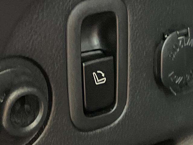 フォレスター ２．０ＸＴ　アイサイト　４ＷＤ　バックカメラ　アイサイト　レーダークルーズ　禁煙車　ハーフレザーシート　シートヒーター　パワーシート　コーナーセンサー　スマートキー　ＨＩＤヘッド　ルーフレール　ディスプレイオーディオ（54枚目）