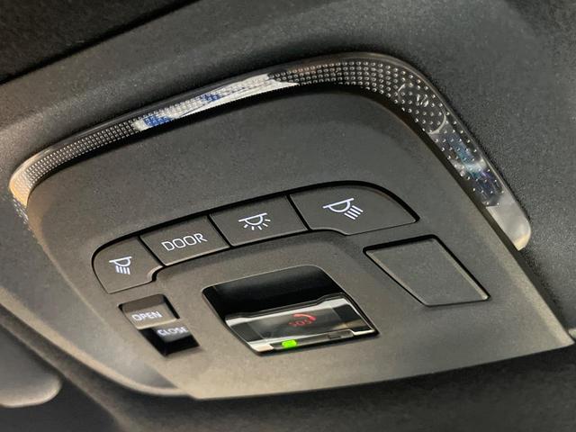 カローラクロス ハイブリッド Z 4WD パノラマルーフ 純正9型ナビ 全周囲カメラ 寒冷地仕様 AC100V電源 トヨタセーフティセンス レーダークルーズ 禁煙車 パワーバックドア ハーフレザーシート 運転席パワーシート ETC(33枚目)
