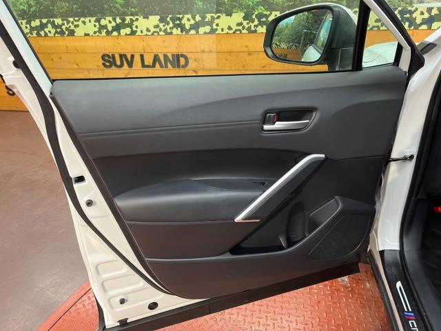 カローラクロス ハイブリッド Z 4WD パノラマルーフ 純正9型ナビ 全周囲カメラ 寒冷地仕様 AC100V電源 トヨタセーフティセンス レーダークルーズ 禁煙車 パワーバックドア ハーフレザーシート 運転席パワーシート ETC(55枚目)