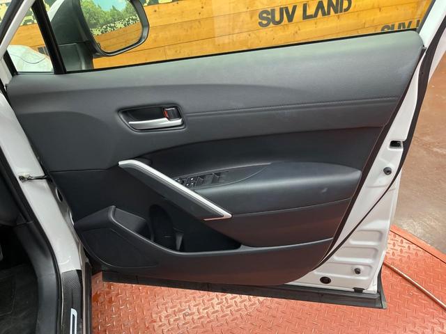 カローラクロス ハイブリッド Z 4WD パノラマルーフ 純正9型ナビ 全周囲カメラ 寒冷地仕様 AC100V電源 トヨタセーフティセンス レーダークルーズ 禁煙車 パワーバックドア ハーフレザーシート 運転席パワーシート ETC(56枚目)