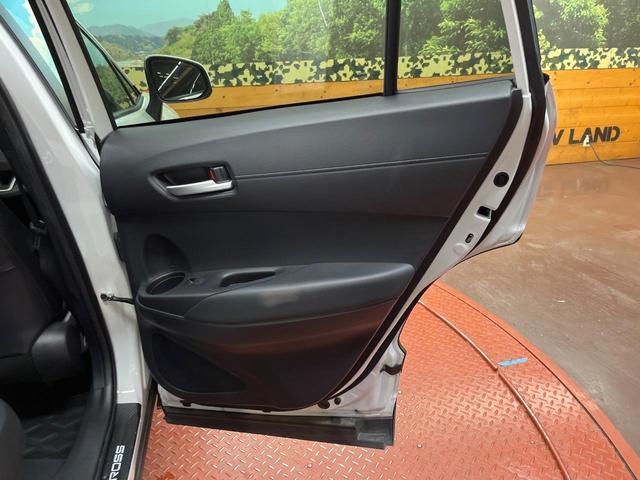 カローラクロス ハイブリッド Z 4WD パノラマルーフ 純正9型ナビ 全周囲カメラ 寒冷地仕様 AC100V電源 トヨタセーフティセンス レーダークルーズ 禁煙車 パワーバックドア ハーフレザーシート 運転席パワーシート ETC(58枚目)