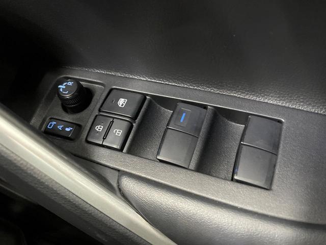 カローラクロス ハイブリッド Z 4WD パノラマルーフ 純正9型ナビ 全周囲カメラ 寒冷地仕様 AC100V電源 トヨタセーフティセンス レーダークルーズ 禁煙車 パワーバックドア ハーフレザーシート 運転席パワーシート ETC(65枚目)