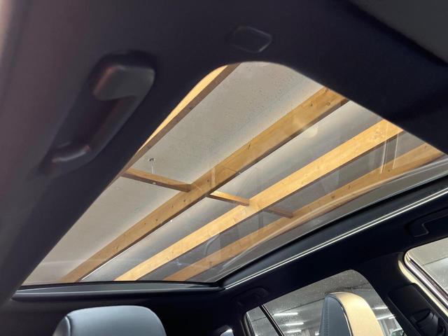 カローラクロス ハイブリッド Z パノラマルーフ 純正10.5型ナビ付ディスプレイオーディオ 全周囲カメラ レーダークルーズ 電動リアゲート ハーフレザーシート パワーシート ドラレコ コーナーセンサー スマートキー LEDヘッド(3枚目)