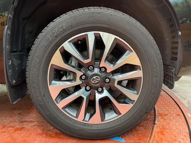 ランドクルーザープラド TX Lパッケージ 4WD 7人乗り サンルーフ 9型BIGX バックカメラ ベージュ革シート ルーフレール 純正19インチアルミ ETC 禁煙車 LEDヘッド オートライト クリアランスソナー レーダークルーズ(26枚目)