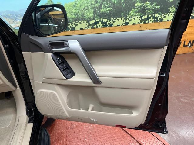 ランドクルーザープラド TX Lパッケージ 4WD 7人乗り サンルーフ 9型BIGX バックカメラ ベージュ革シート ルーフレール 純正19インチアルミ ETC 禁煙車 LEDヘッド オートライト クリアランスソナー レーダークルーズ(56枚目)