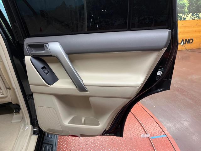 ランドクルーザープラド TX Lパッケージ 4WD 7人乗り サンルーフ 9型BIGX バックカメラ ベージュ革シート ルーフレール 純正19インチアルミ ETC 禁煙車 LEDヘッド オートライト クリアランスソナー レーダークルーズ(58枚目)