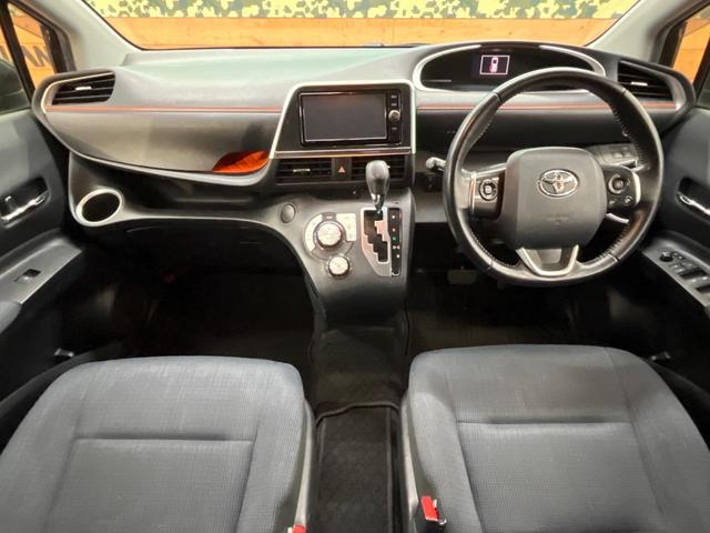 シエンタ G 純正ナビ バックカメラ 両側電動ドア セーフティセンス LEDヘッド オートライト オートハイビーム フロントフォグ スマートキー 革巻きステアリング ステアリングスイッチ(2枚目)