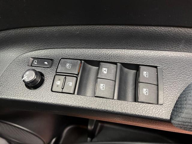 シエンタ G 純正ナビ バックカメラ 両側電動ドア セーフティセンス LEDヘッド オートライト オートハイビーム フロントフォグ スマートキー 革巻きステアリング ステアリングスイッチ(49枚目)