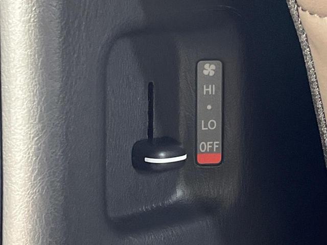 ハイエースバン スーパーGL 50TH アニバーサリーリミテッド エアロ 両側電動ドア SDナビ 後席モニター バックカメラ 禁煙車 ハーフレザーシート スマートキー LEDヘッド ビルトインETC オートハイビーム 車線逸脱警報 オートライト オートエアコン(41枚目)