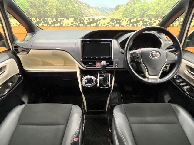 ノア Si ダブルバイビー 4WD 純正9型ナビ フリップダウンモニター バックカメラ 両側電動ドア ドライブレコーダー ETC クルーズコントロール LEDヘッド オートライト オートハイビーム 革巻きステアリング(2枚目)