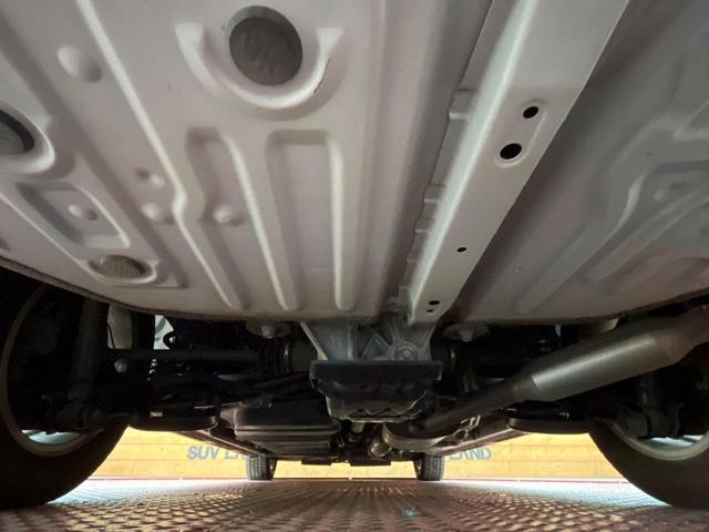 ノア Si ダブルバイビー 4WD 純正9型ナビ フリップダウンモニター バックカメラ 両側電動ドア ドライブレコーダー ETC クルーズコントロール LEDヘッド オートライト オートハイビーム 革巻きステアリング(19枚目)