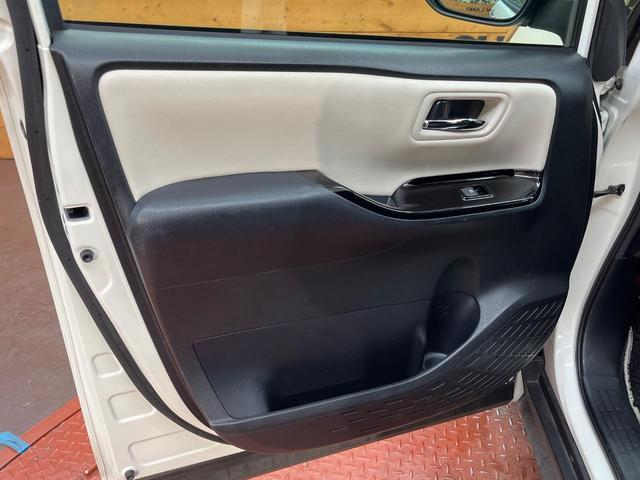 ノア Si ダブルバイビー 4WD 純正9型ナビ フリップダウンモニター バックカメラ 両側電動ドア ドライブレコーダー ETC クルーズコントロール LEDヘッド オートライト オートハイビーム 革巻きステアリング(55枚目)