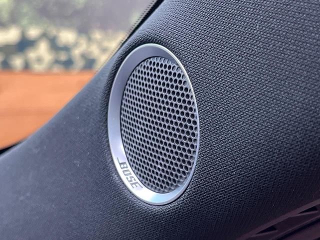 【ＢＯＳＥサウンドシステム】メーカーオプションの高品位サウンドシステムを搭載。専用のチューニングが施された大小様々なスピーカーから良質なサウンドが奏でられ、臨場感あふれる音響空間を演出します。