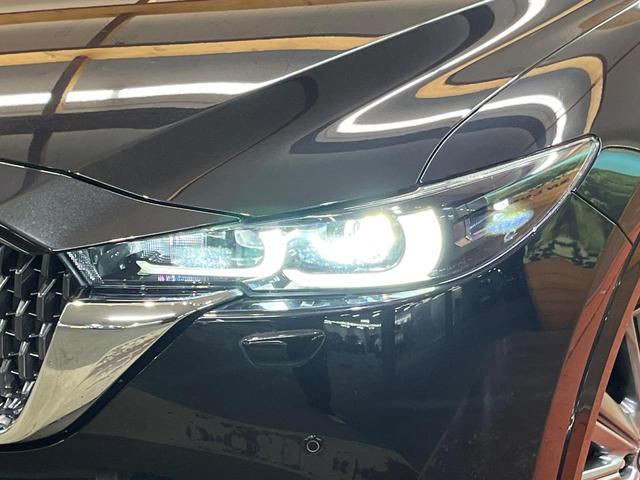 【ＬＥＤヘッドライト】悪天候や夜間走行時も良好な視界を確保し安心して運転できる高輝度ＬＥＤヘッドライトを装備！点灯速度が早く、消費電力も抑えられています。