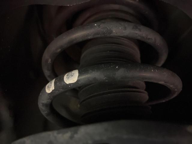 お車を安心してお乗りいただく為には、足回りの定期点検が欠かせません。サービスサポート（有償保証）では無料点検もご提供しており、安心のカーライフをお過ごしいただけるサポート体制が整っています。