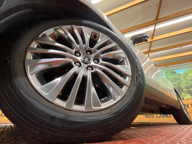 ハリアー Ｚ　調光パノラマルーフ　ＪＢＬサウンド付き純正１２．３型ナビ　バックカメラ　トヨタセーフティセンス　レーダークルーズ　禁煙車　パワーバックドア　ハーフレザーシート　パワーシート（13枚目）