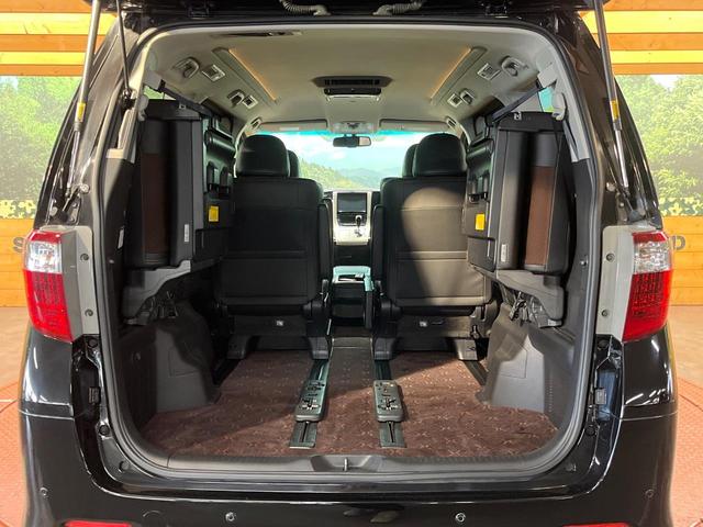 後席を格納すると、これだけの広さが！シーンに合わせたシートアレンジで、大きな荷物も積むことが出来ます♪