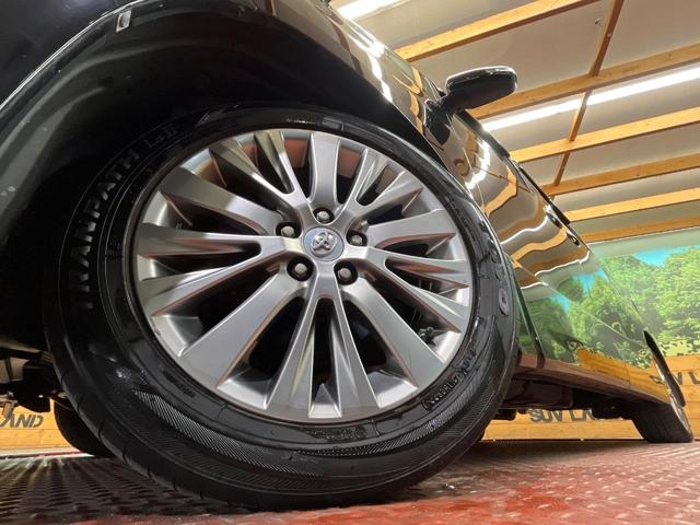 【純正１８インチアルミホイール】外観にマッチした純正アルミホイールを装着しております。各種社外アルミホイールや、スタッドレスタイヤも取扱いしております。是非ご相談ください♪