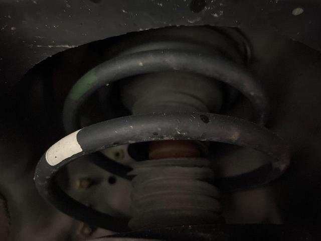 お車を安心してお乗りいただく為には、足回りの定期点検が欠かせません。サービスサポート（有償保証）では無料点検もご提供しており、安心のカーライフをお過ごしいただけるサポート体制が整っています。