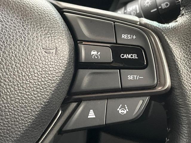 WR-V Z+ 純正ナビ バックカメラ ホンダセンシング レーダークルーズ 禁煙車 ハーフレザーシート ドラレコ コーナーセンサー LEDヘッド ビルトインETC 純正17インチアルミ オートハイビーム(6枚目)