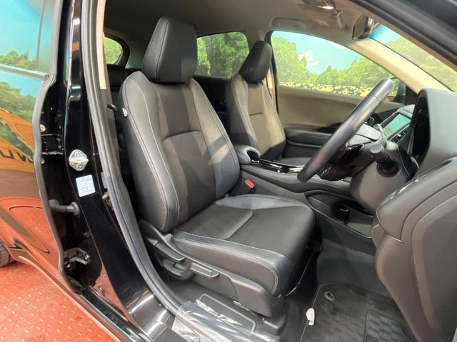 ヴェゼル ハイブリッドＺ・ホンダセンシング　４ＷＤ　純正ナビ　バックカメラ　寒冷地仕様　ホンダセンシング　レーダークルーズ　禁煙車　ハーフレザーシート　シートヒーター　コーナーセンサー　ＬＥＤヘッド　ビルトインＥＴＣ　純正１７インチアルミ（8枚目）