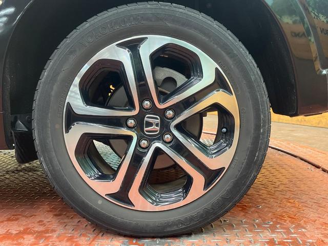 ヴェゼル ハイブリッドＺ・ホンダセンシング　４ＷＤ　純正ナビ　バックカメラ　寒冷地仕様　ホンダセンシング　レーダークルーズ　禁煙車　ハーフレザーシート　シートヒーター　コーナーセンサー　ＬＥＤヘッド　ビルトインＥＴＣ　純正１７インチアルミ（29枚目）