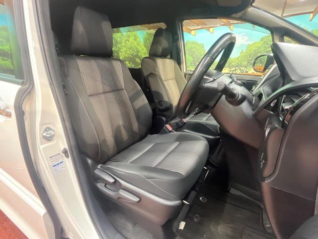 ヴォクシー ＺＳ　煌ＩＩ　４ＷＤ　モデリスタエアロ　両側電動ドア　純正ナビ　バックカメラ　セーフティセンス　ＬＥＤヘッド　ビルトインＥＴＣ　クルコン　純正１６インチアルミ　オートハイビーム　車線逸脱警報　オートライト（8枚目）