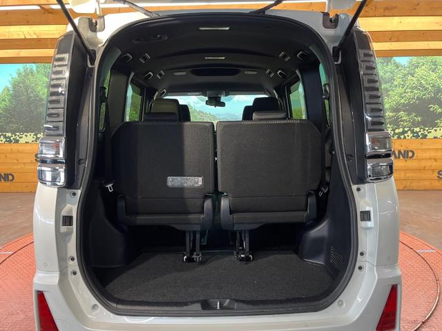 ヴォクシー ＺＳ　煌ＩＩ　４ＷＤ　モデリスタエアロ　両側電動ドア　純正ナビ　バックカメラ　セーフティセンス　ＬＥＤヘッド　ビルトインＥＴＣ　クルコン　純正１６インチアルミ　オートハイビーム　車線逸脱警報　オートライト（11枚目）