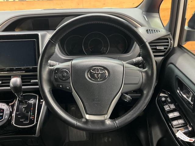 ヴォクシー ＺＳ　煌ＩＩ　４ＷＤ　モデリスタエアロ　両側電動ドア　純正ナビ　バックカメラ　セーフティセンス　ＬＥＤヘッド　ビルトインＥＴＣ　クルコン　純正１６インチアルミ　オートハイビーム　車線逸脱警報　オートライト（12枚目）