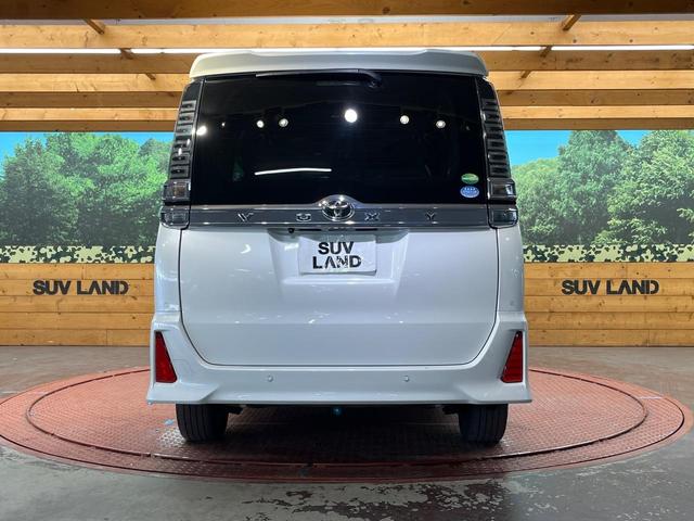 ヴォクシー ＺＳ　煌ＩＩ　４ＷＤ　モデリスタエアロ　両側電動ドア　純正ナビ　バックカメラ　セーフティセンス　ＬＥＤヘッド　ビルトインＥＴＣ　クルコン　純正１６インチアルミ　オートハイビーム　車線逸脱警報　オートライト（16枚目）