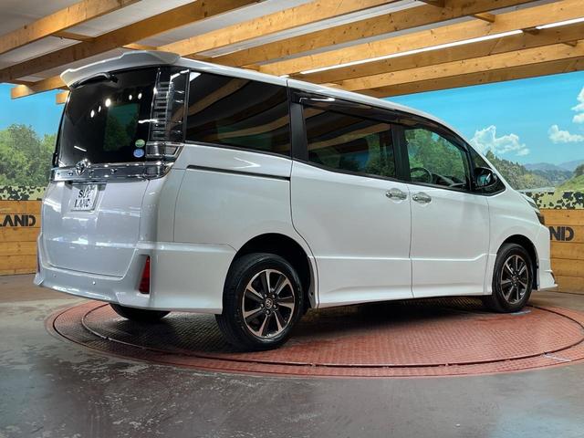 ヴォクシー ＺＳ　煌ＩＩ　４ＷＤ　モデリスタエアロ　両側電動ドア　純正ナビ　バックカメラ　セーフティセンス　ＬＥＤヘッド　ビルトインＥＴＣ　クルコン　純正１６インチアルミ　オートハイビーム　車線逸脱警報　オートライト（17枚目）