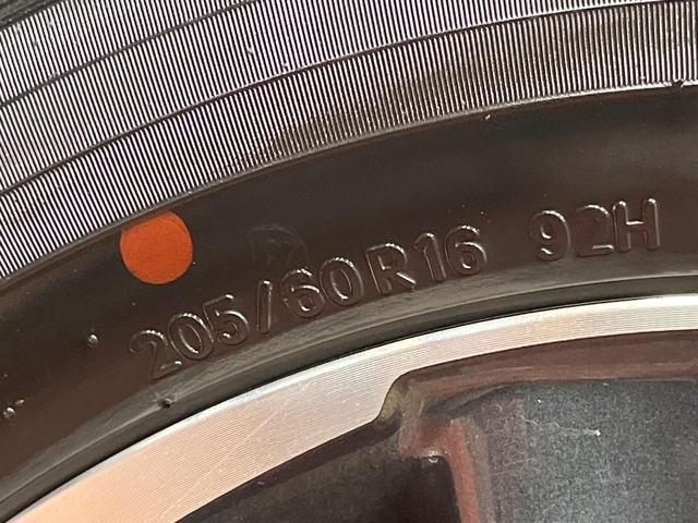 ヴォクシー ＺＳ　煌ＩＩ　４ＷＤ　モデリスタエアロ　両側電動ドア　純正ナビ　バックカメラ　セーフティセンス　ＬＥＤヘッド　ビルトインＥＴＣ　クルコン　純正１６インチアルミ　オートハイビーム　車線逸脱警報　オートライト（30枚目）