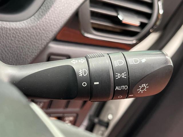 ヴォクシー ＺＳ　煌ＩＩ　４ＷＤ　モデリスタエアロ　両側電動ドア　純正ナビ　バックカメラ　セーフティセンス　ＬＥＤヘッド　ビルトインＥＴＣ　クルコン　純正１６インチアルミ　オートハイビーム　車線逸脱警報　オートライト（42枚目）