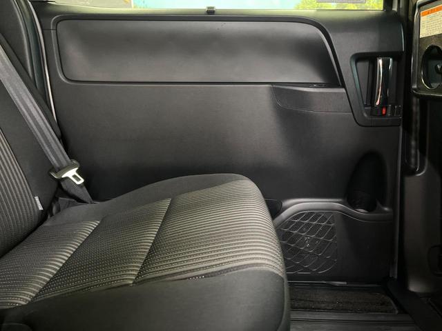 ヴォクシー ＺＳ　煌ＩＩ　４ＷＤ　モデリスタエアロ　両側電動ドア　純正ナビ　バックカメラ　セーフティセンス　ＬＥＤヘッド　ビルトインＥＴＣ　クルコン　純正１６インチアルミ　オートハイビーム　車線逸脱警報　オートライト（52枚目）