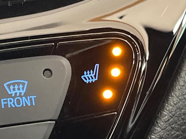 【シートヒーター】寒い日に重宝するシートヒーター！エアコンより早く温まってくれるので寒がりの人も安心ですね♪エアコンの温風は乾燥するから苦手、という方にもをおすすめです。